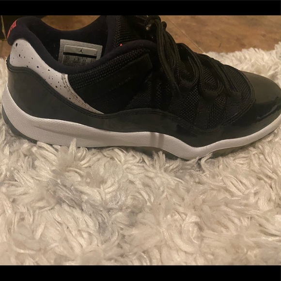 JORDAN 11 RETRO LOW - Picture 5 of 7